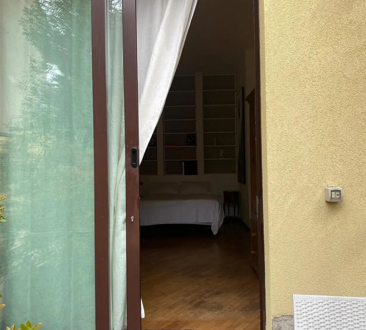 Apartment Artist S Residence 80 Mq With Garden And Palm Tree Mailand Italien